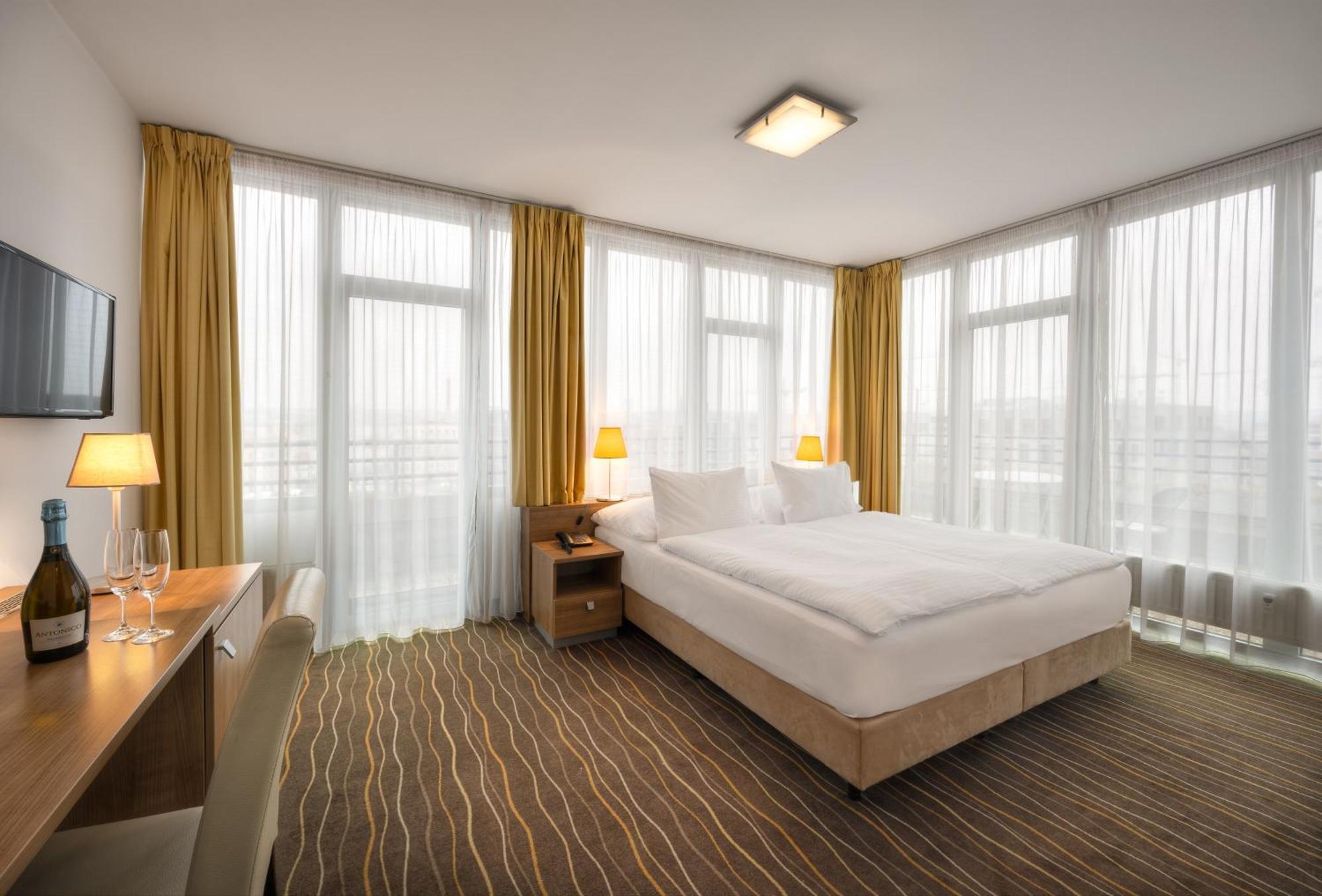 Akcent Hotel — Kuvat 1